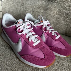 Nike Women’s Pacific Pink Sneakers Size 10
